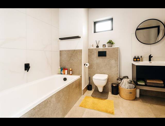 2 BEDROOM APARTMENT FOR SALE IN HYDE PARK